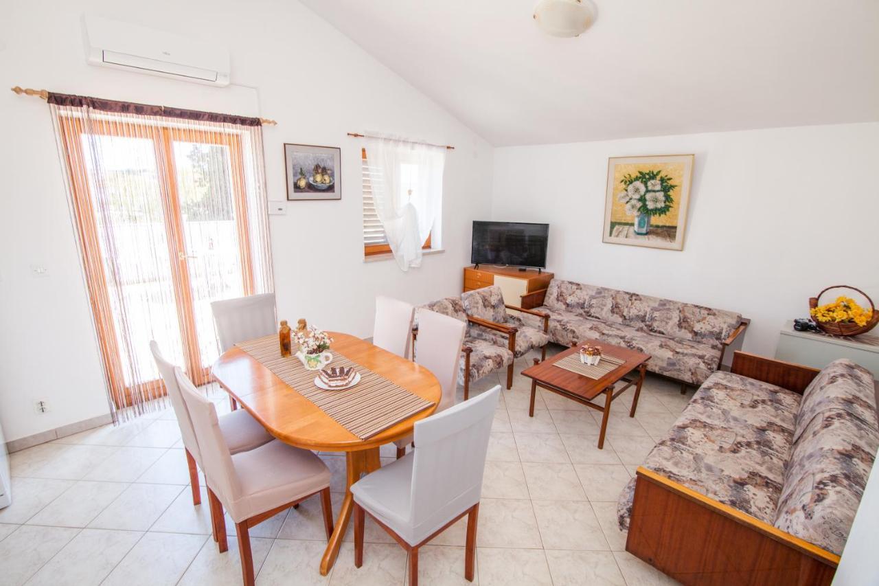 Apartman Kristina Apartment บานโจเล ภายนอก รูปภาพ