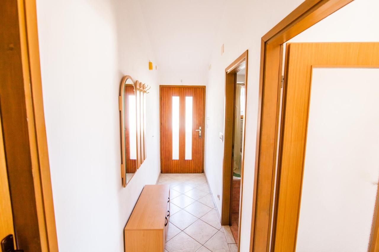 Apartman Kristina Apartment บานโจเล ภายนอก รูปภาพ
